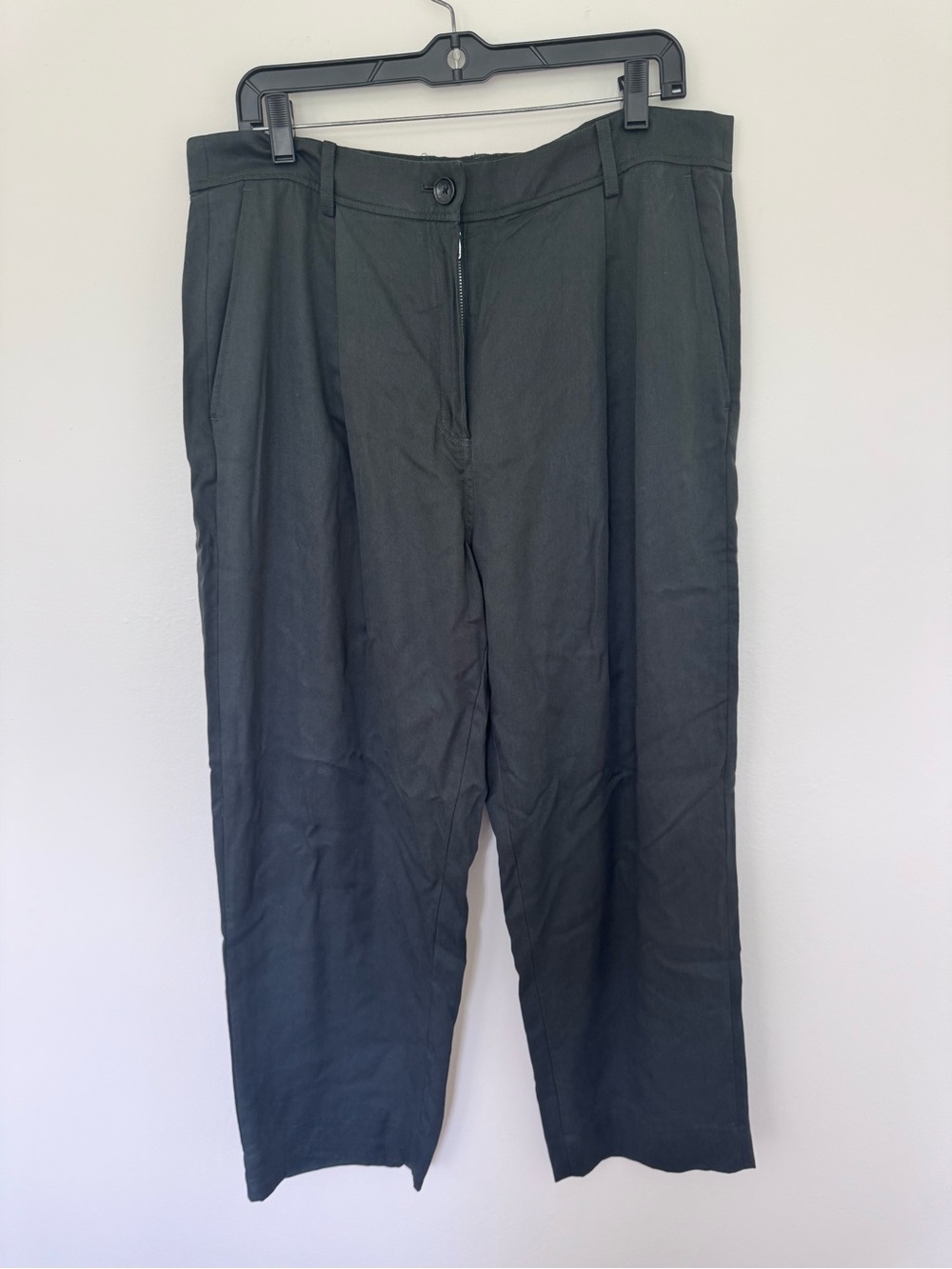 The Reset R Label Slouchy Crop Trousers in Green size Large